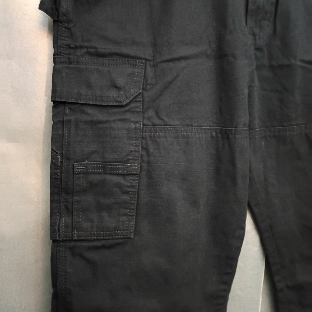 Men's Navy Cargo Pants - Picture 3 of 10
